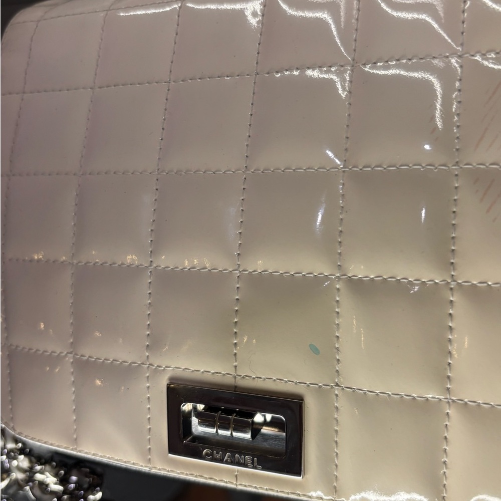 CHANEL Black and Cream Shoulder Bag - Picture 16 of 16